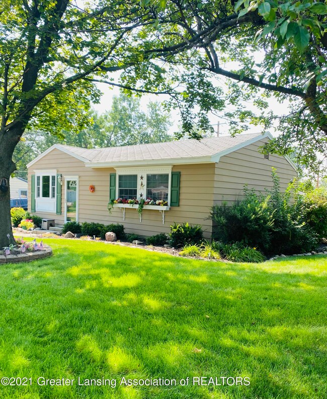 1431 Mark Twain Dr, Lansing, MI 48911 - photo 2