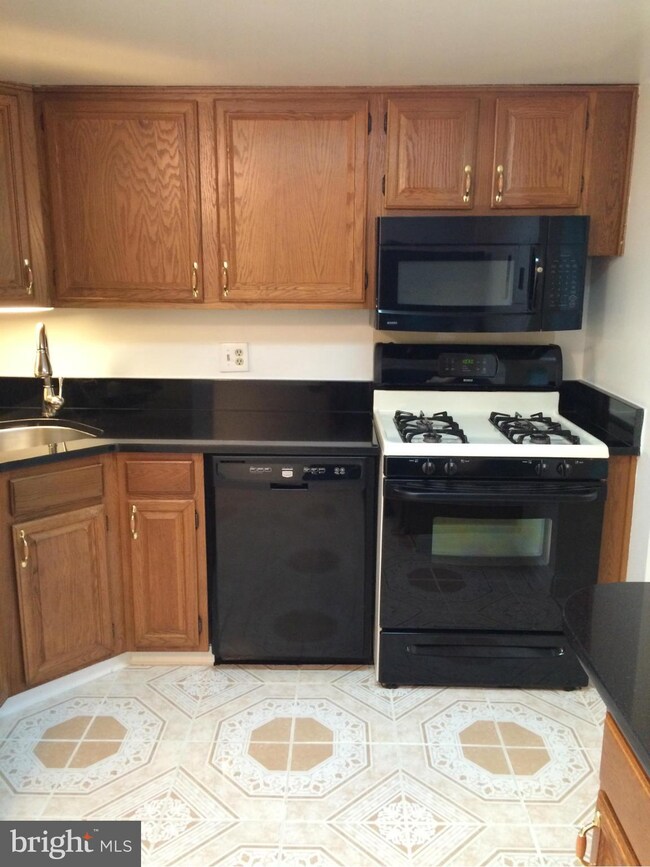 1412 Northgate Square unit 2A, Reston, VA 20190 - photo 2