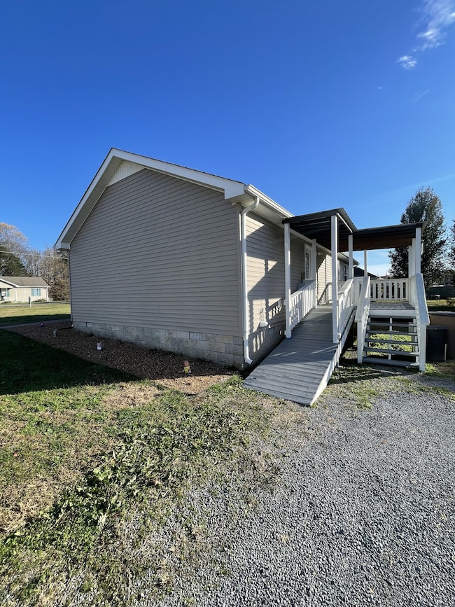 135 Leigh Anna Cir, Lafayette, TN 37083 - photo 5