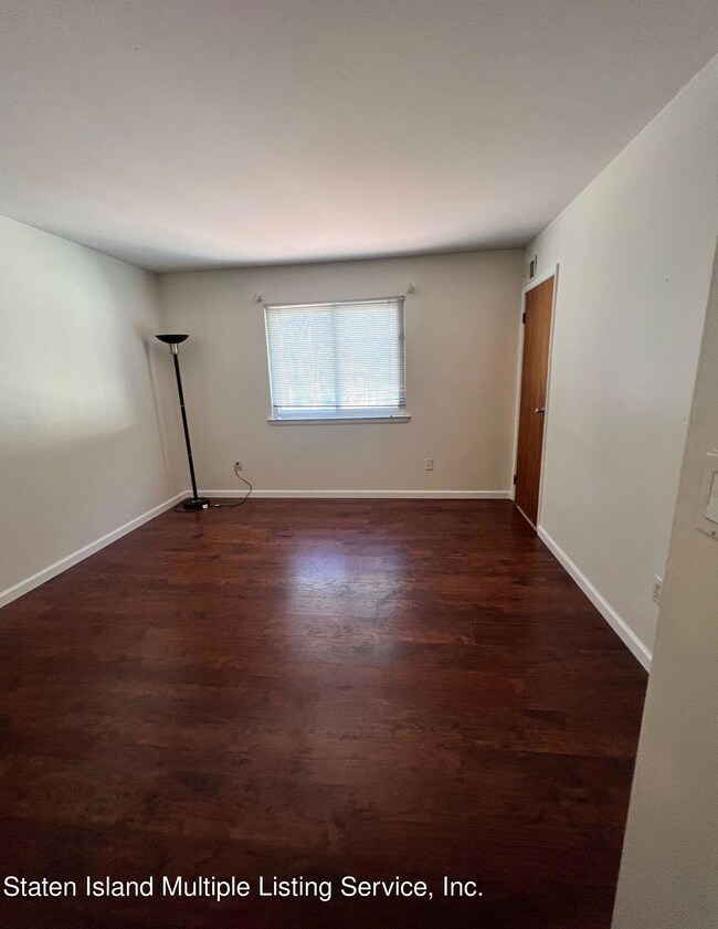 10 Rose Ln, Staten Island, NY 10312 - photo 7