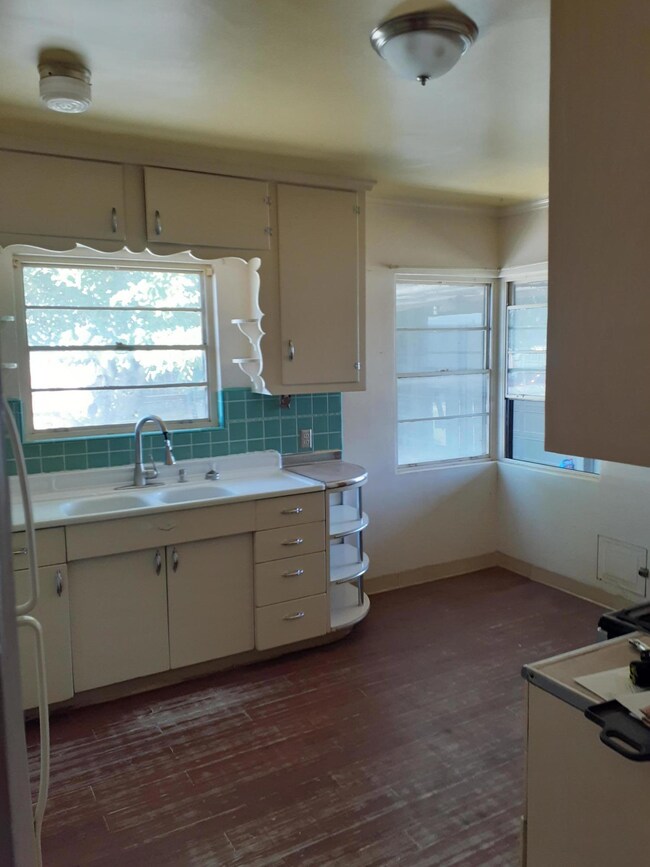 3621 Mountain Ave, El Paso, TX 79930 - photo 5