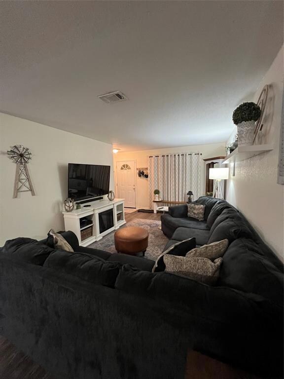 1910 Joslin St, Cleburne, TX 76033 - photo 3