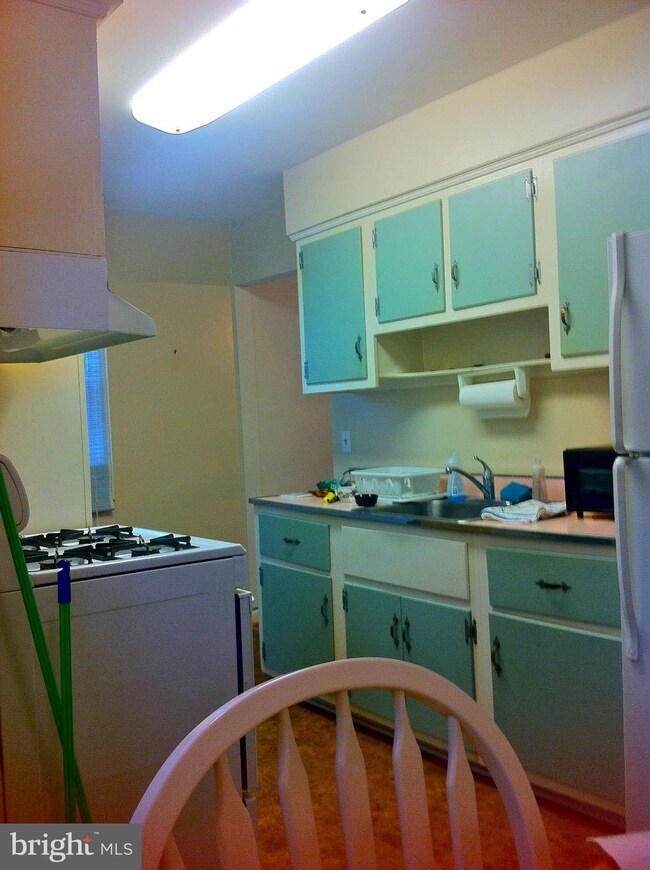 214 Stonewall Rd, Catonsville, MD 21228 - photo 6