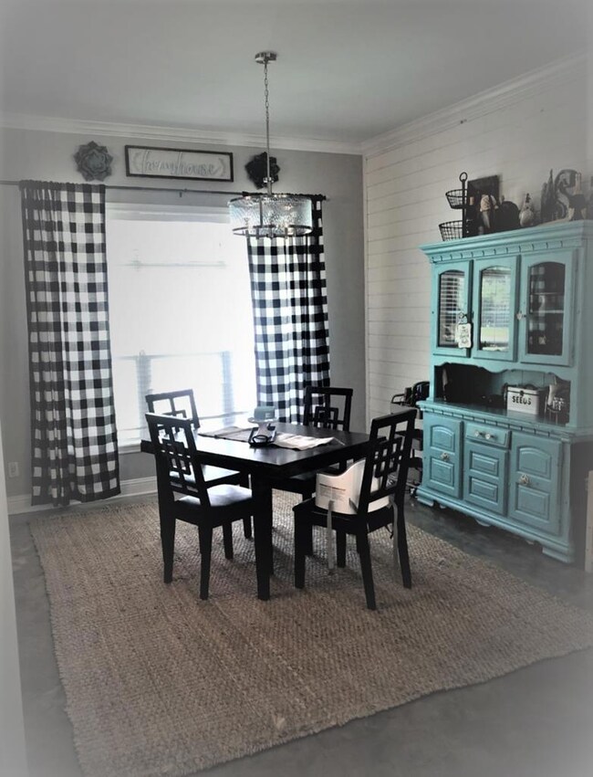 100 Autumn Lake Dr, Lufkin, TX 75904 - photo 2