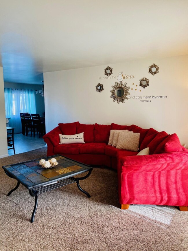 1215 S Fair Oaks LR2