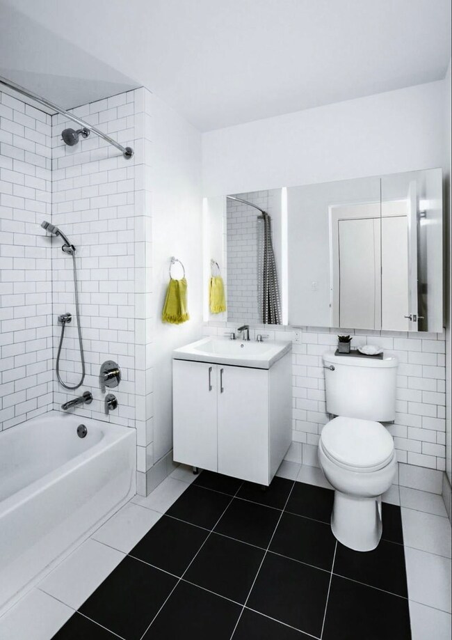 70 Pine St unit 5007, New York, NY 10005 - photo 4