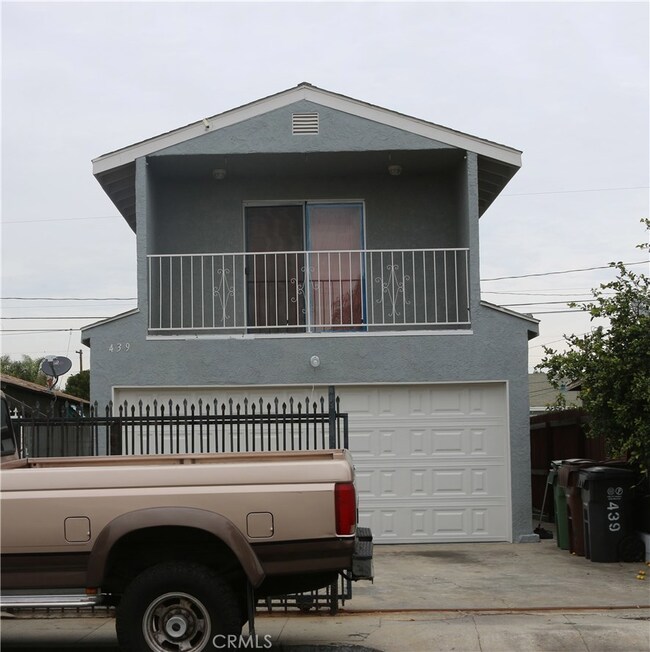439 W Plum St, Compton, CA 90222 - photo 2
