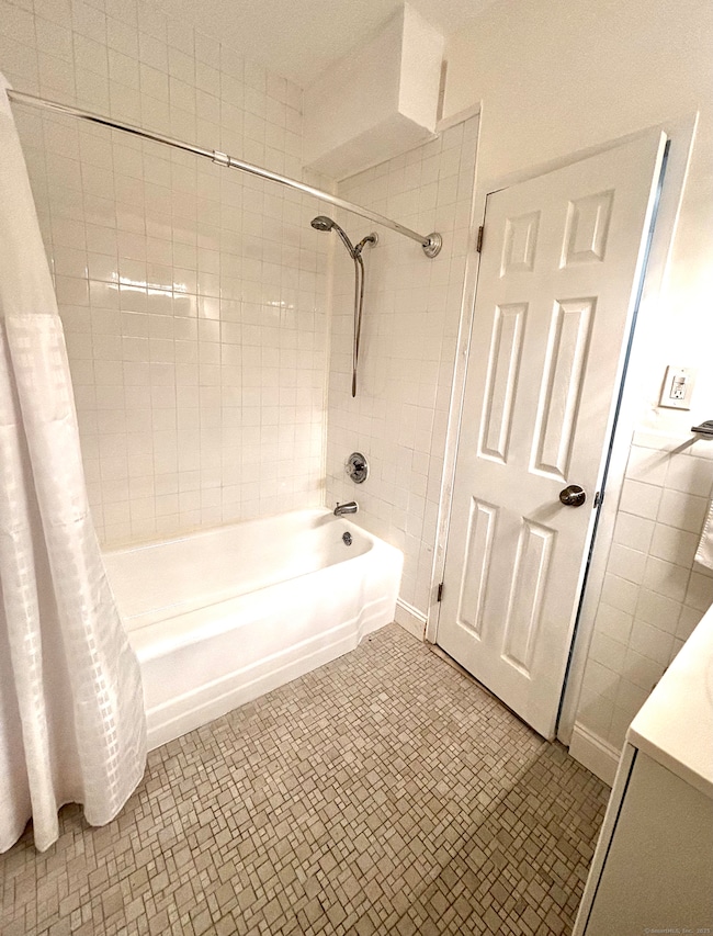 Cartwright Towers II unit GFA, Bridgeport, CT 06604 - photo 5