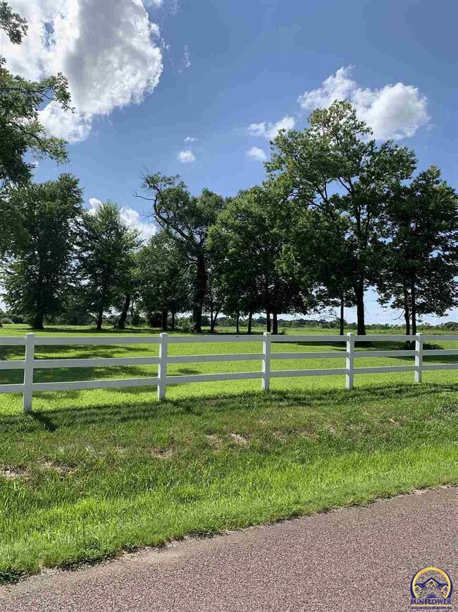 5037 SW Urish Rd, Topeka, KS 66610 - photo 4