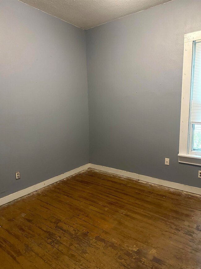 206 E 1st St, Auburn, IN 46706 - photo 4