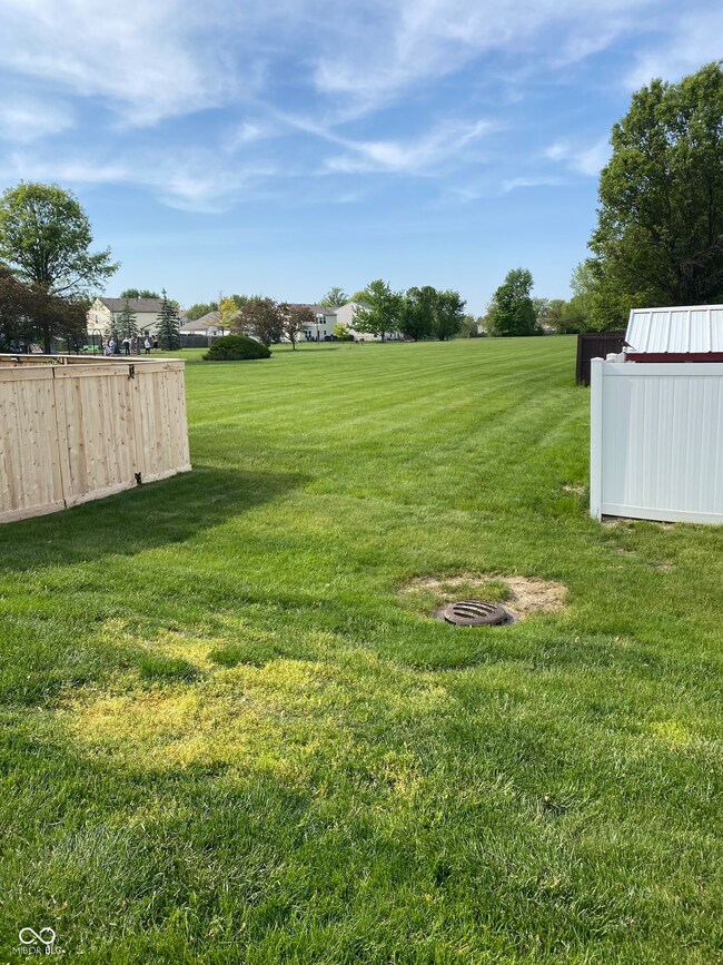 10190 Holly Berry Cir, Fishers, IN 46038 - photo 7