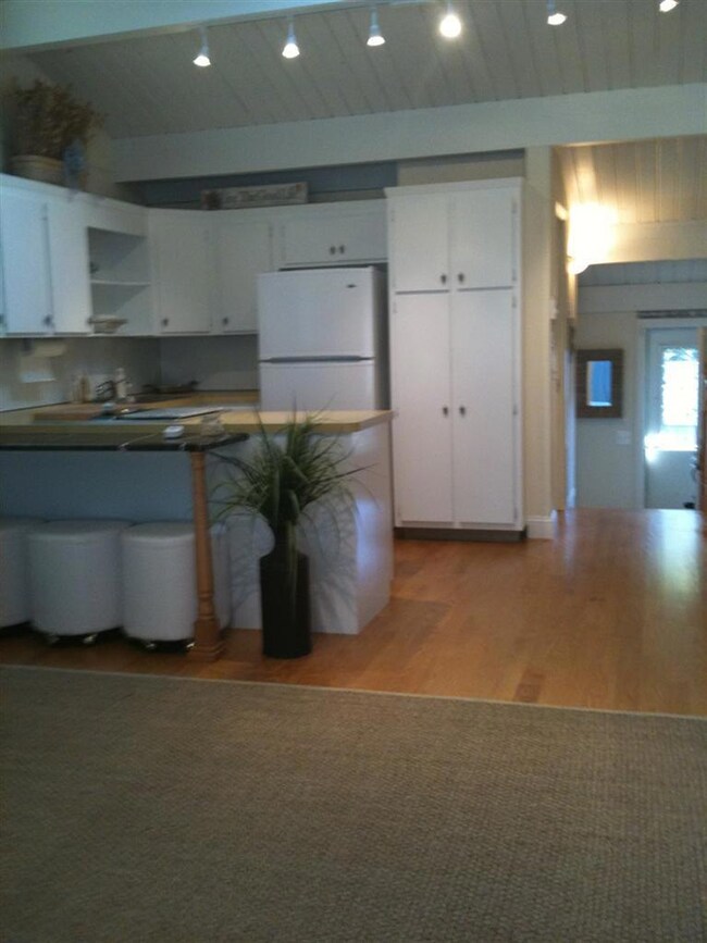 93 Falmouth Heights Rd unit 5, Falmouth, MA 02540 - photo 2