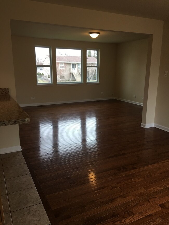 118 Del Rio Rd, Carpentersville, IL 60110 - photo 5