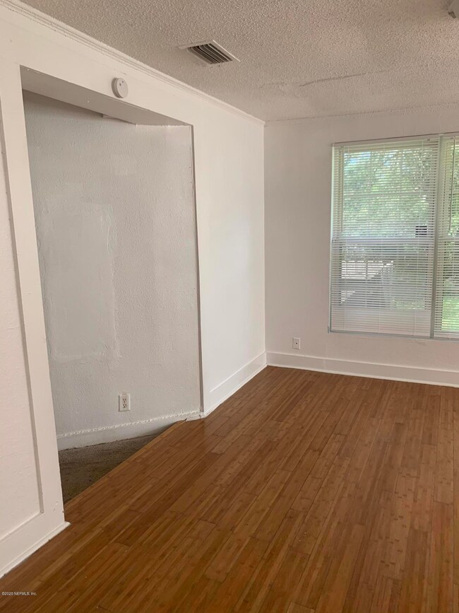 10232 Oakridge St, Jacksonville, FL 32218 - photo 7