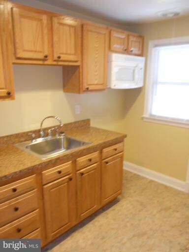 3804 Sinclair Ln, Baltimore, MD 21213 - photo 7