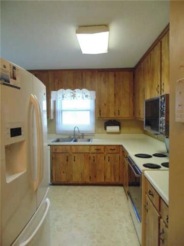 Another view of kitchen 