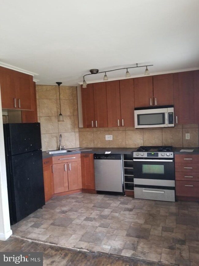 6811 Pepper St, Capitol Heights, MD 20743 - photo 5