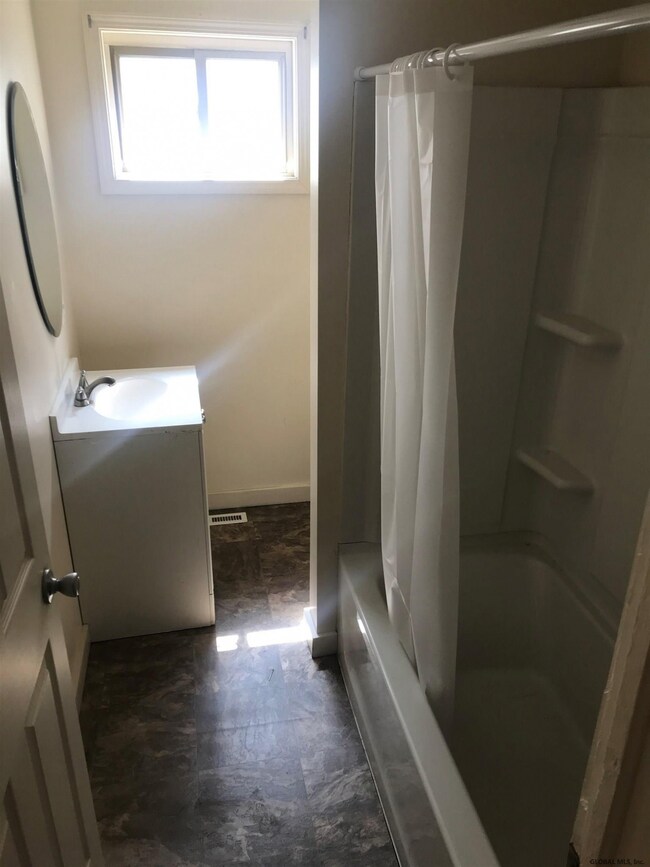 15 Moyston St, Schenectady, NY 12307 - photo 6
