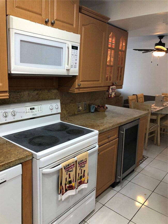 Port Royale Condominium unit 607, Miami Beach, FL 33141 - photo 6