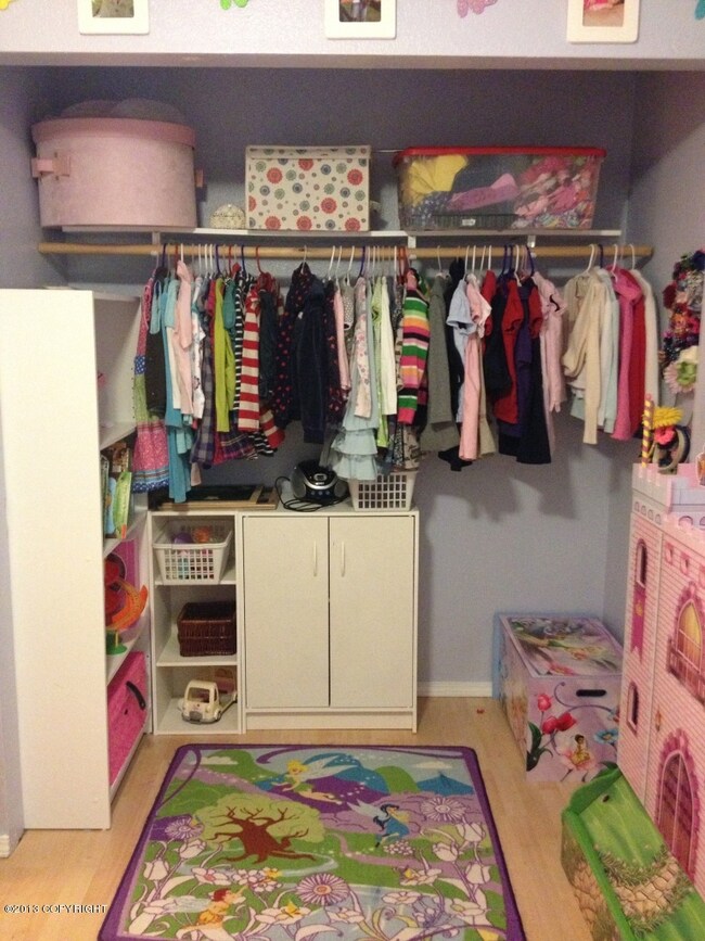 2nd bedroom pic2