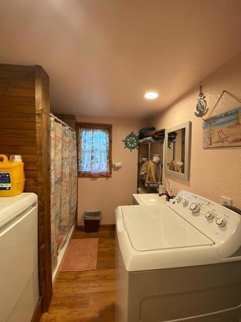 4251 different view of owner's bathroom
