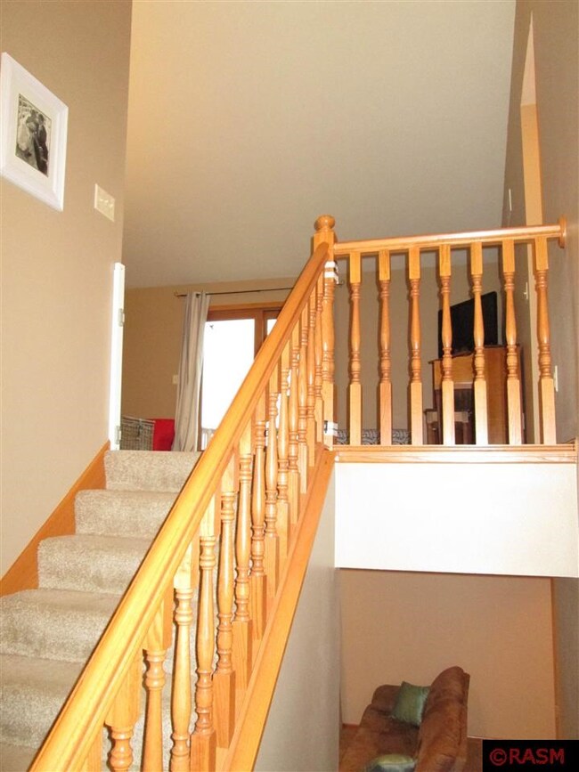 204 Maverick Dr, Mankato, MN 56001 - photo 2