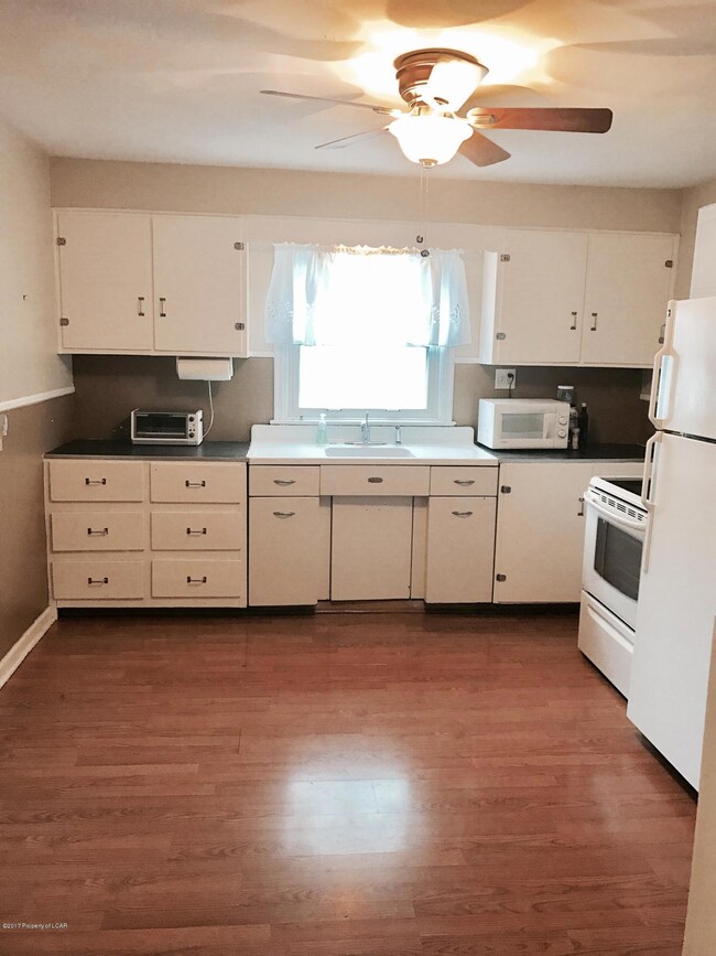 299 S Mountain Blvd, Mountain Top, PA 18707 - photo 4