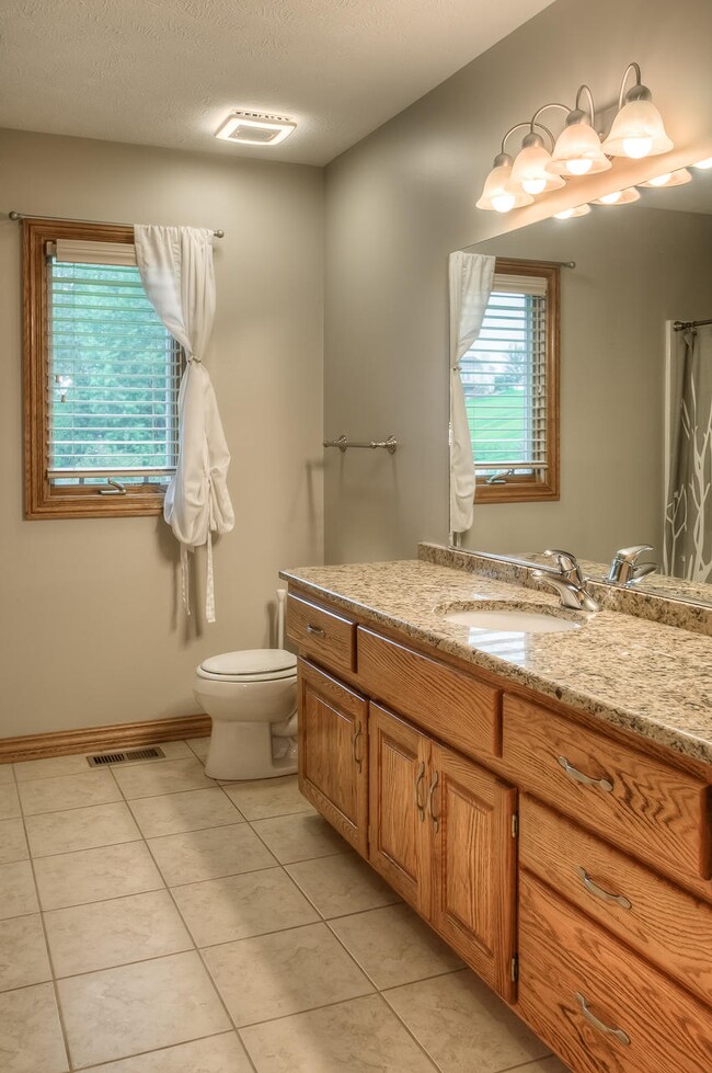 mls 17512 Collier Cir 06