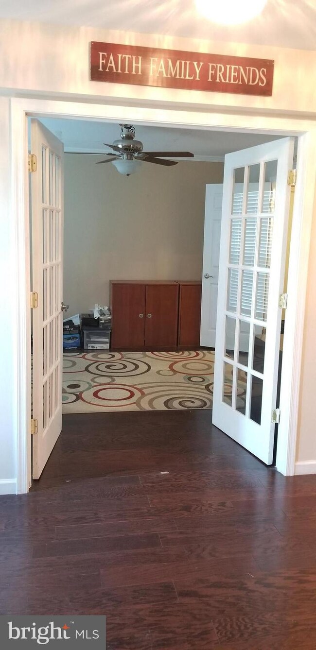 9810 Pheasant Run Ct, Laurel, MD 20708 - photo 4