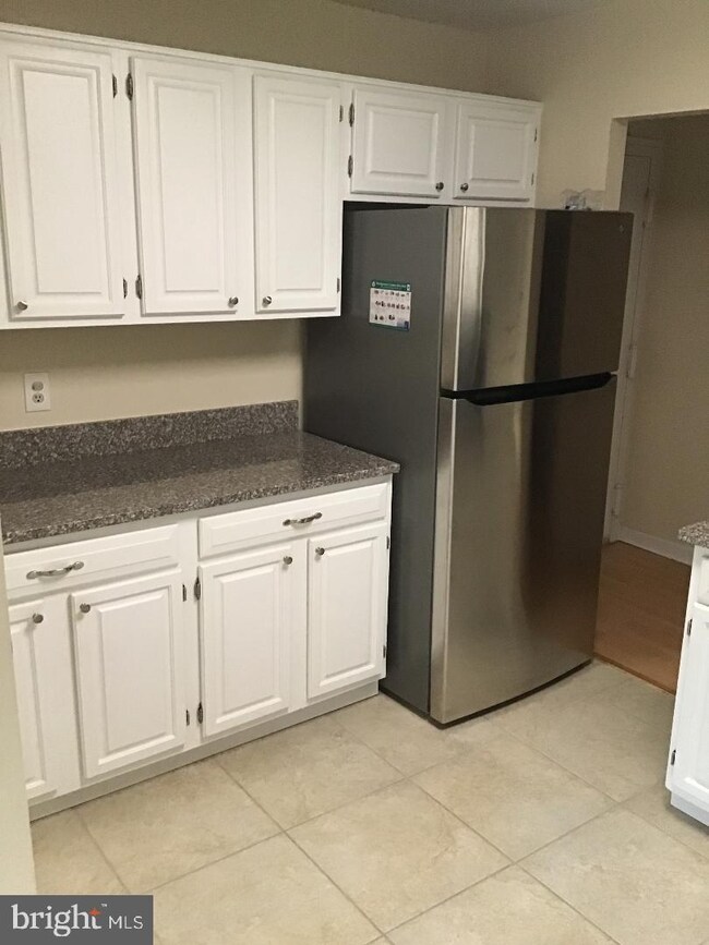 11419 Commonwealth Dr unit 204, Rockville, MD 20852 - photo 3