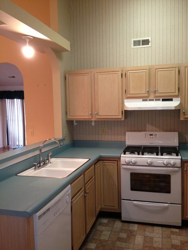 cute kitchen, arch to dining room