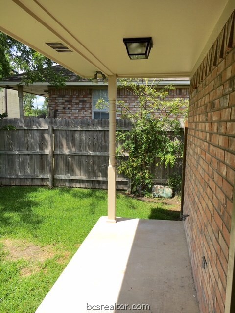 1213 Webhollow Cir unit B, Bryan, TX 77801 - photo 6