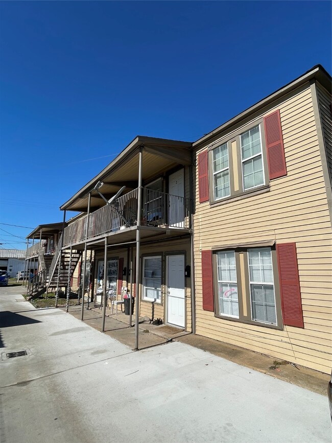 916 Jennetta St, Rosenberg, TX 77471 - photo 3