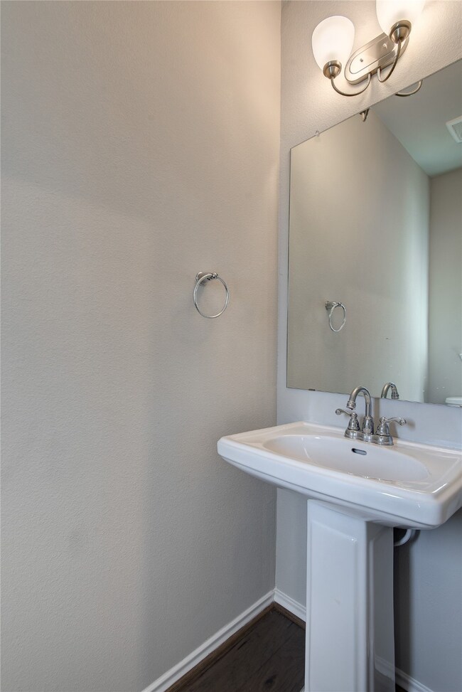 2743 Meadow View Ln, Conroe, TX 77385 - photo 6