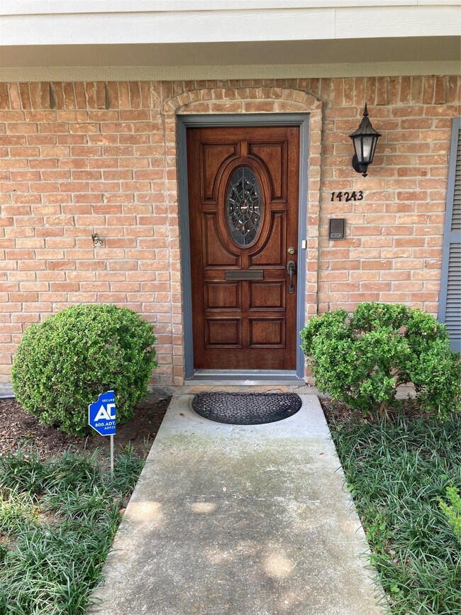 14243 Lost Meadow Ln, Houston, TX 77079 - photo 3