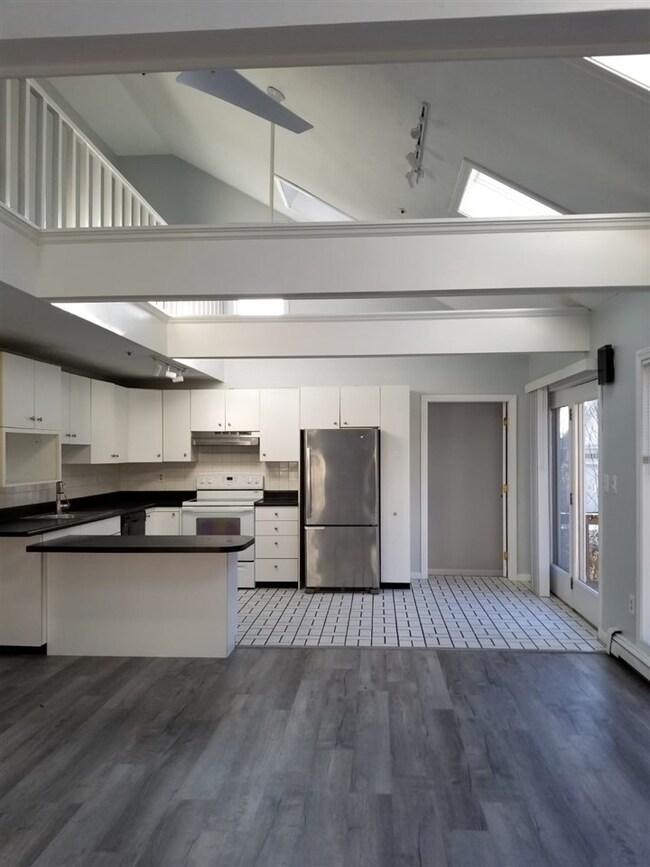 136 Broadway unit D, Dover, NH 03820 - photo 4