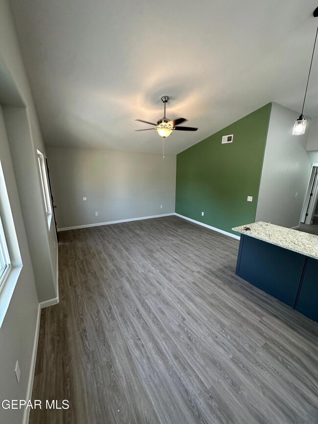 341 Kitt Rd unit B, El Paso, TX 79915 - photo 3
