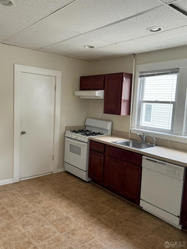 109 Myrtle St unit 1stFL, Cranford, NJ 07016 - photo 6