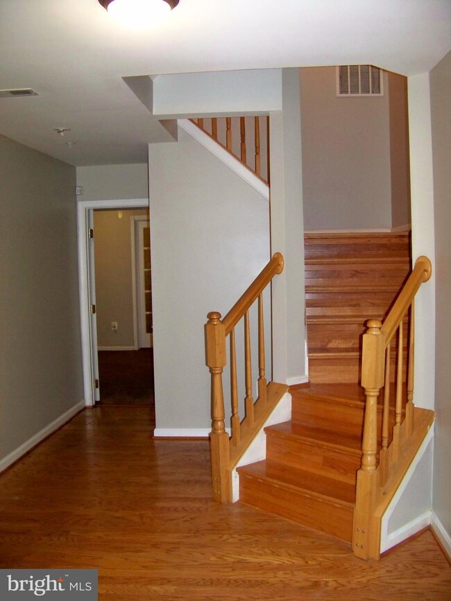 12117 Sutton Ln, Bowie, MD 20720 - photo 4