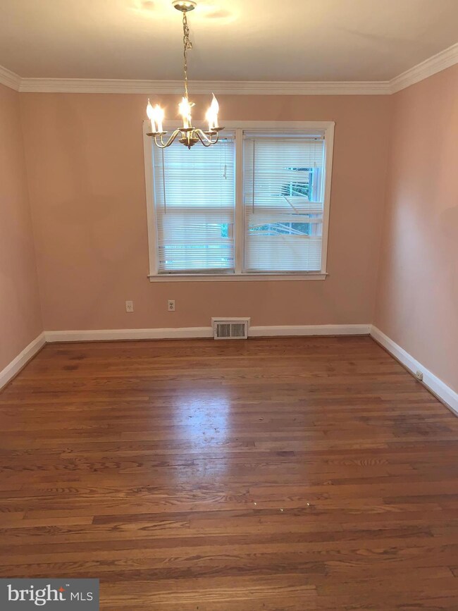 8109 Pleasant Plains Rd, Towson, MD 21286 - photo 5