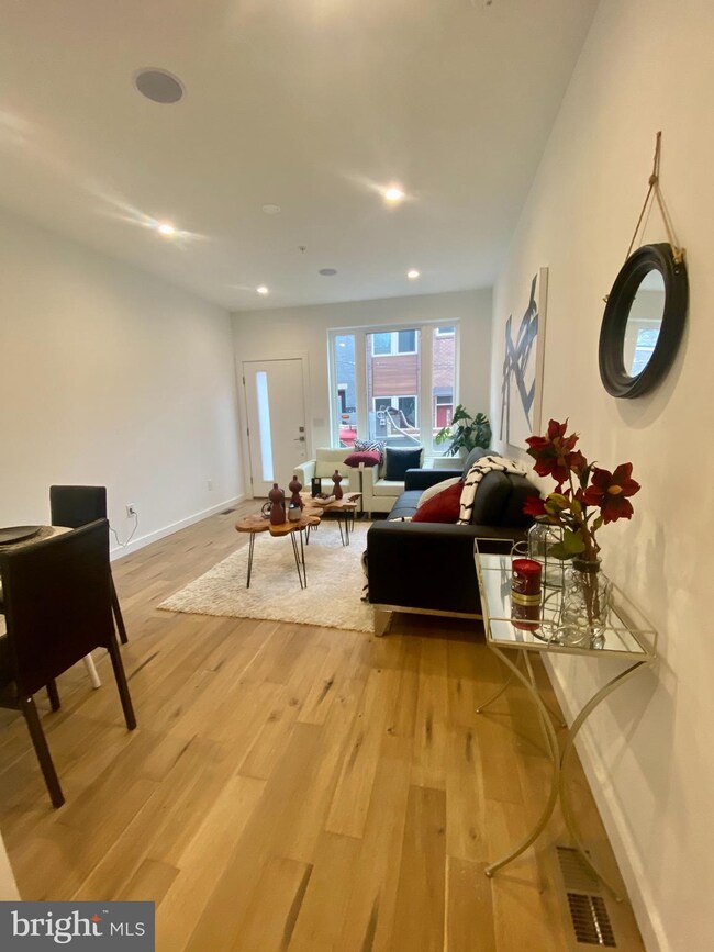 2343 Gerritt St, Philadelphia, PA 19146 - photo 5