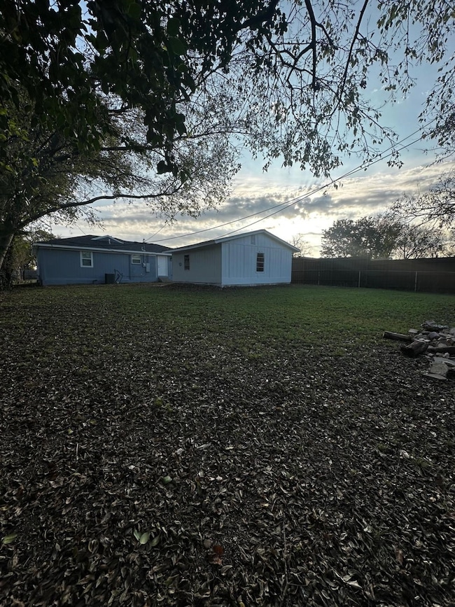 1505 W Bruton Rd, Mesquite, TX 75149 - photo 2