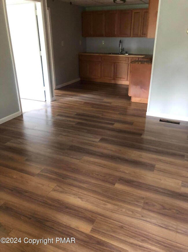 52 Garden St, Stroudsburg, PA 18360 - photo 6