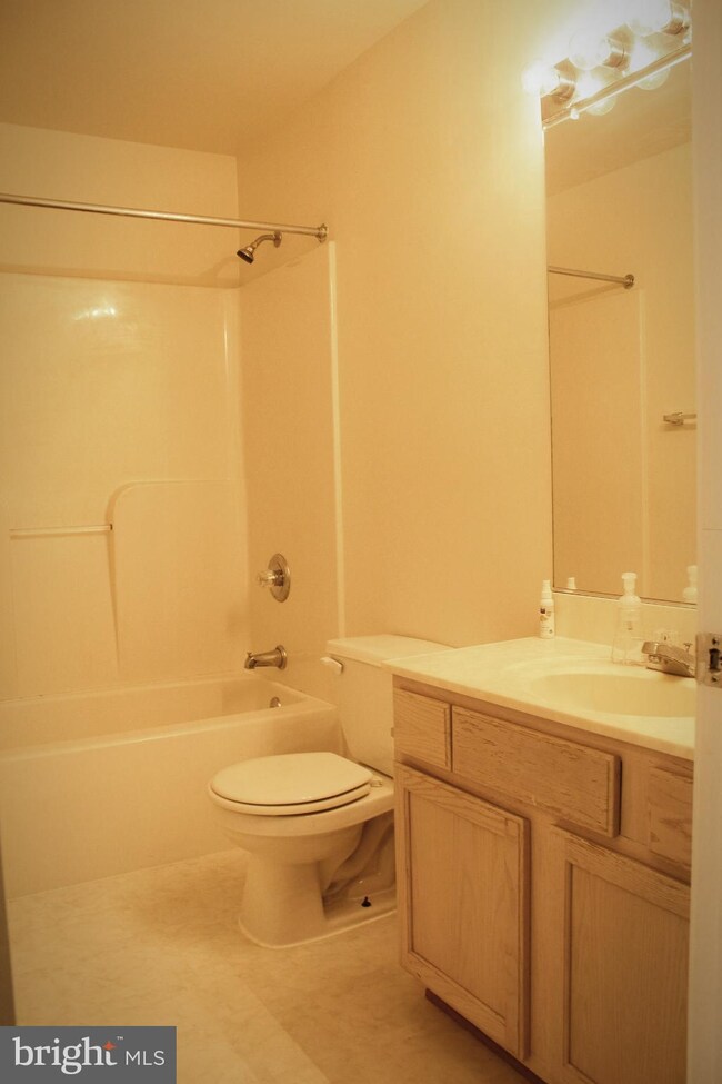 129 W Hamburg St, Baltimore, MD 21230 - photo 7