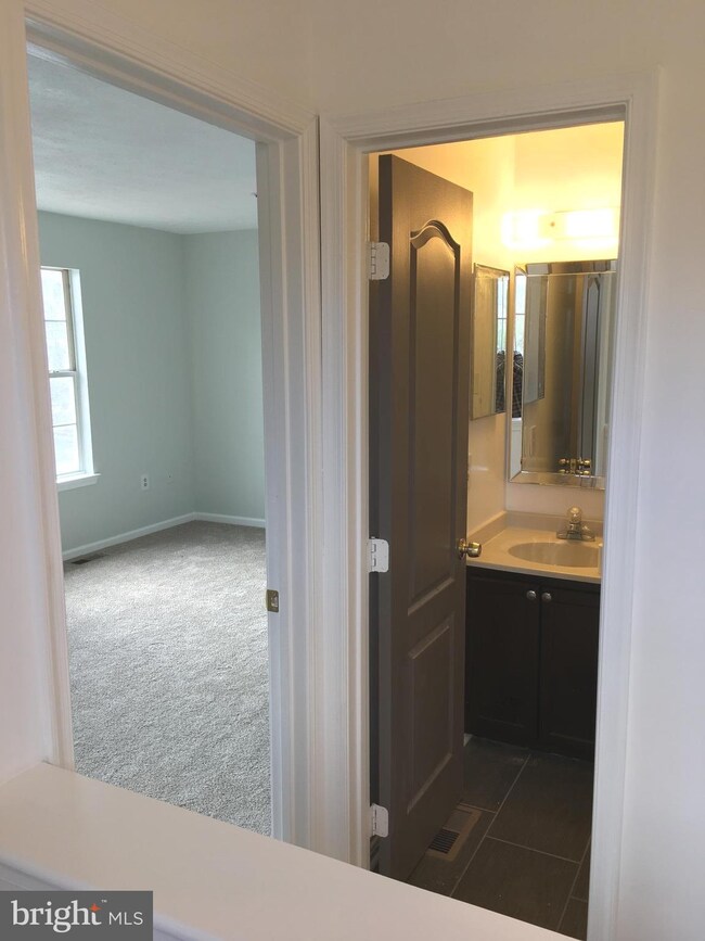 7814 Suiter Way, Hyattsville, MD 20785 - photo 5