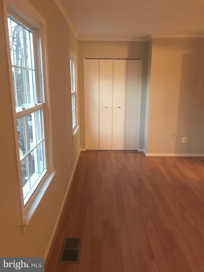 14479 Saint Germain Dr, Centreville, VA 20121 - photo 5