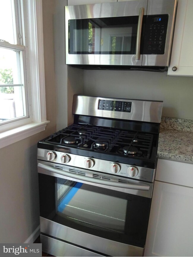 560 Lucia Ave, Baltimore, MD 21229 - photo 7