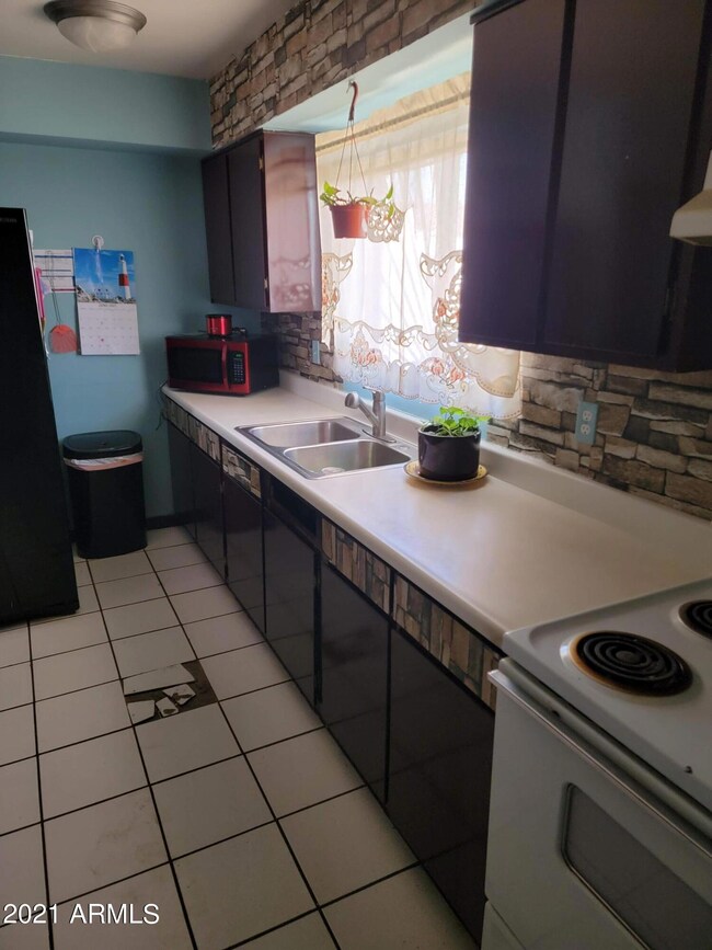 2523 N 58th Ln, Phoenix, AZ 85035 - photo 5