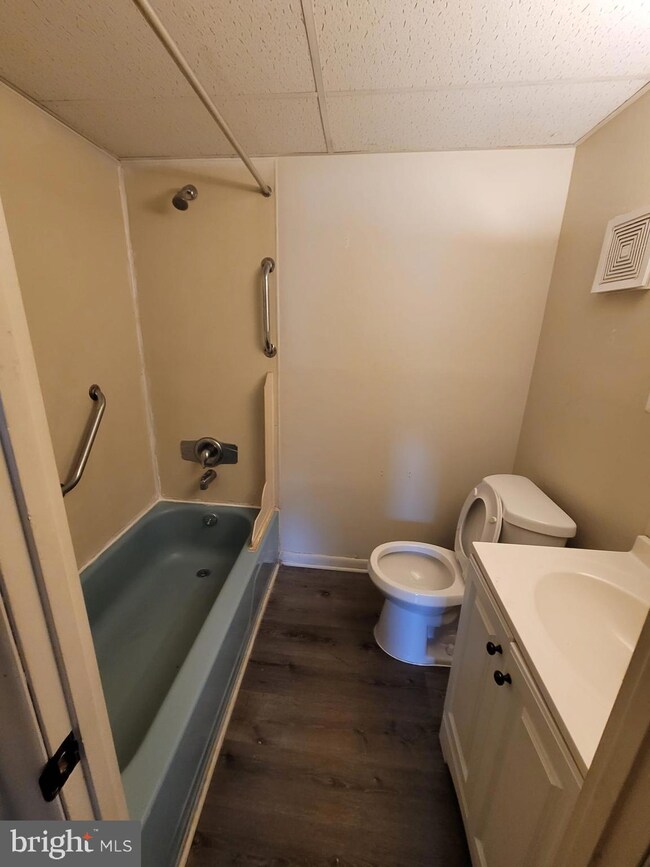 720 E Chester Pike unit E, Ridley Park, PA 19078 - photo 4