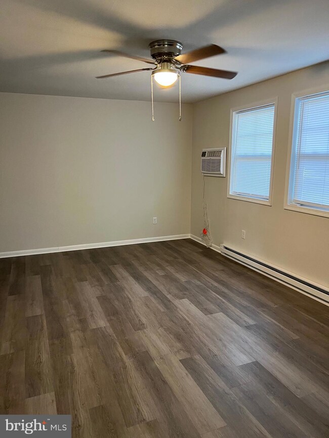 132 Briarwood Cir unit 2, Berkeley Springs, WV 25411 - photo 2